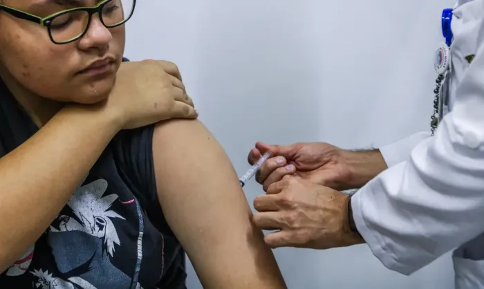 Um ano após início da imunização contra a doença, procura por vacina é baixa