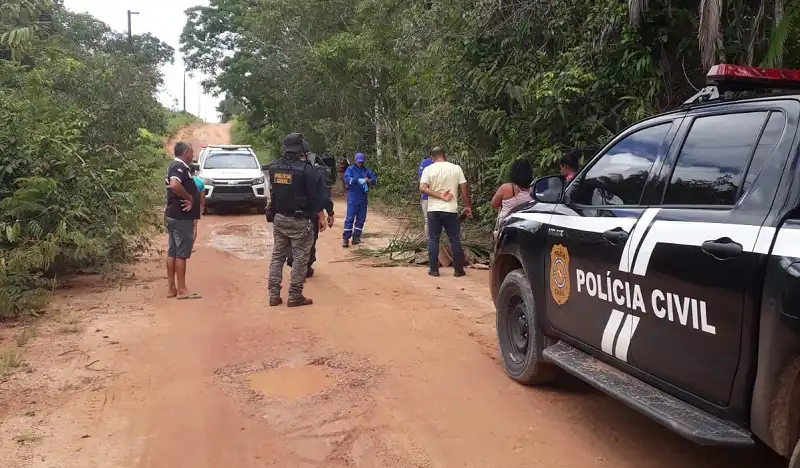 Vítima de homicídio é encontrada com cortes no pescoço, tórax e rosto